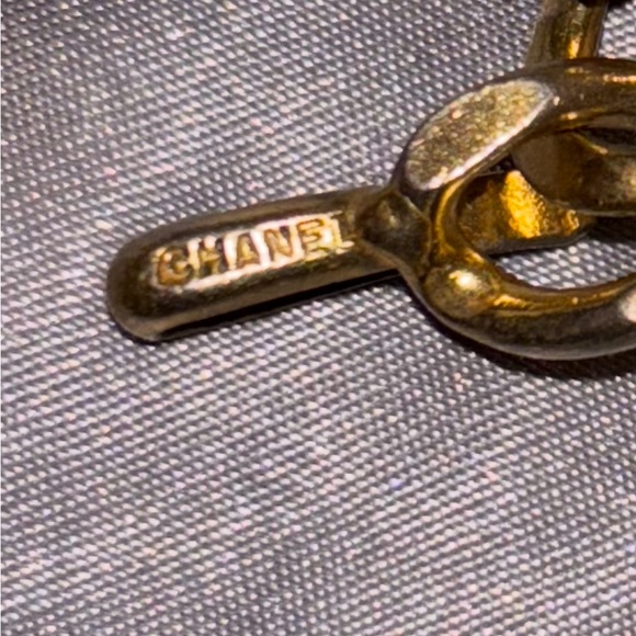 CHANEL Gold Chain Necklace with Chanel Intricate Pendant - Picture 5 of 10